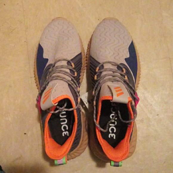 Adidas alphabounce sz71/2 - Picture 3 of 3